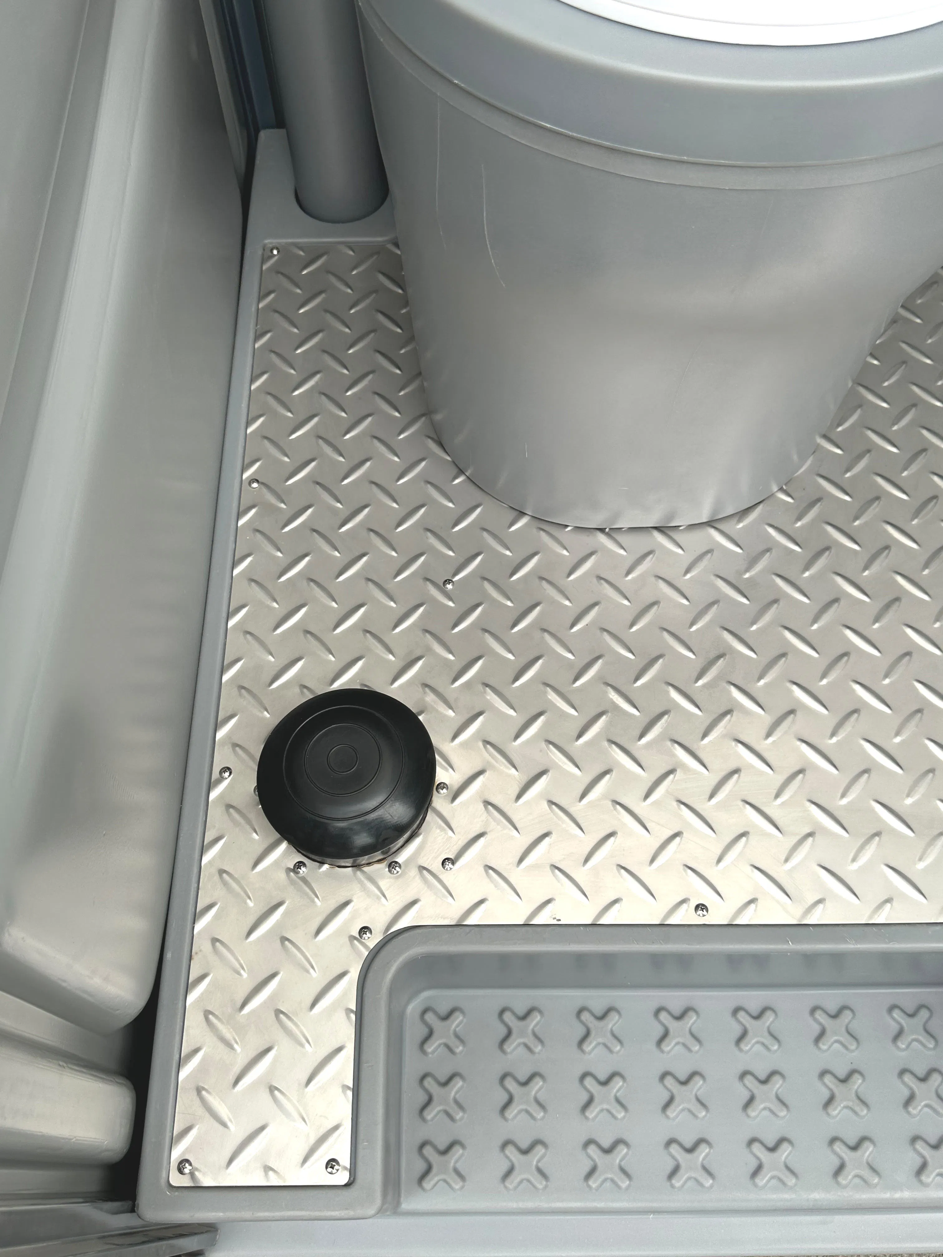 Factory Price New Design Durable HDPE Portable Toilet Seated Easy Assembly Modular Movable Toilet