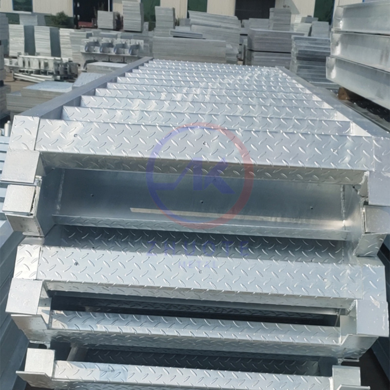 High Quality Galvanized Stair Tread Equipped with Anti Slip