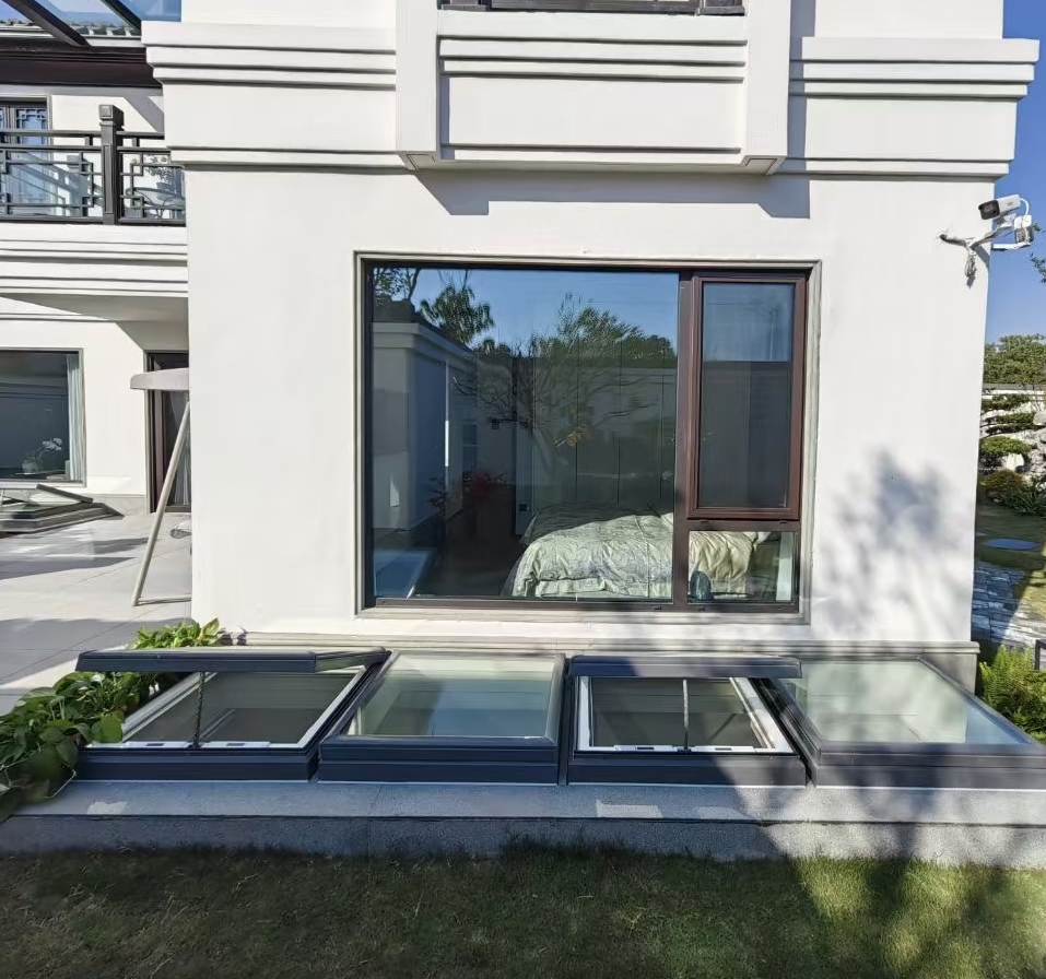 Outdoor Good Sealing Skylight Roof View Automatic Control Window for Basement House with Tempered Glass