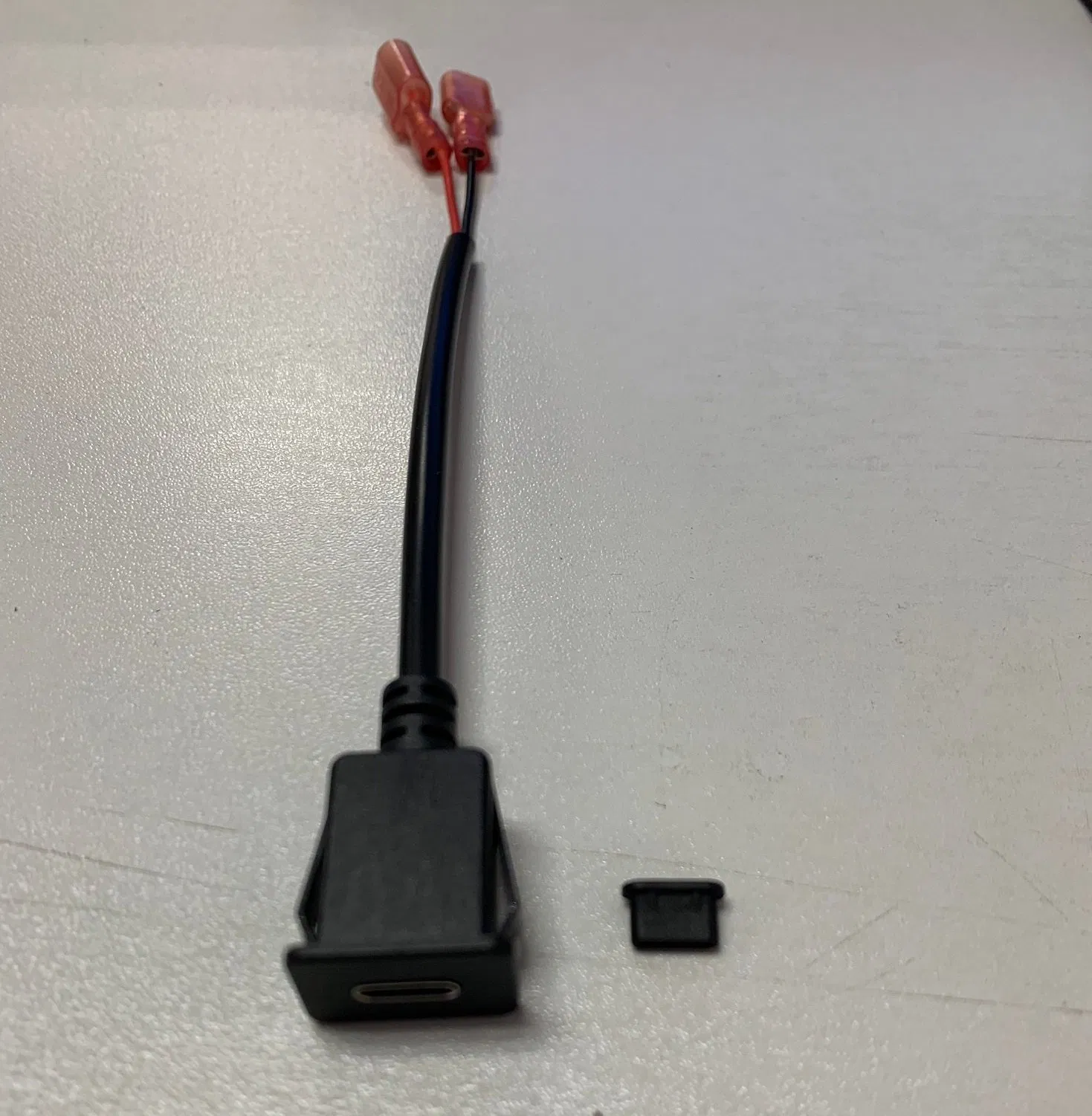 USB-C кабель 8 дюймов с держателем для 4 AA батарей