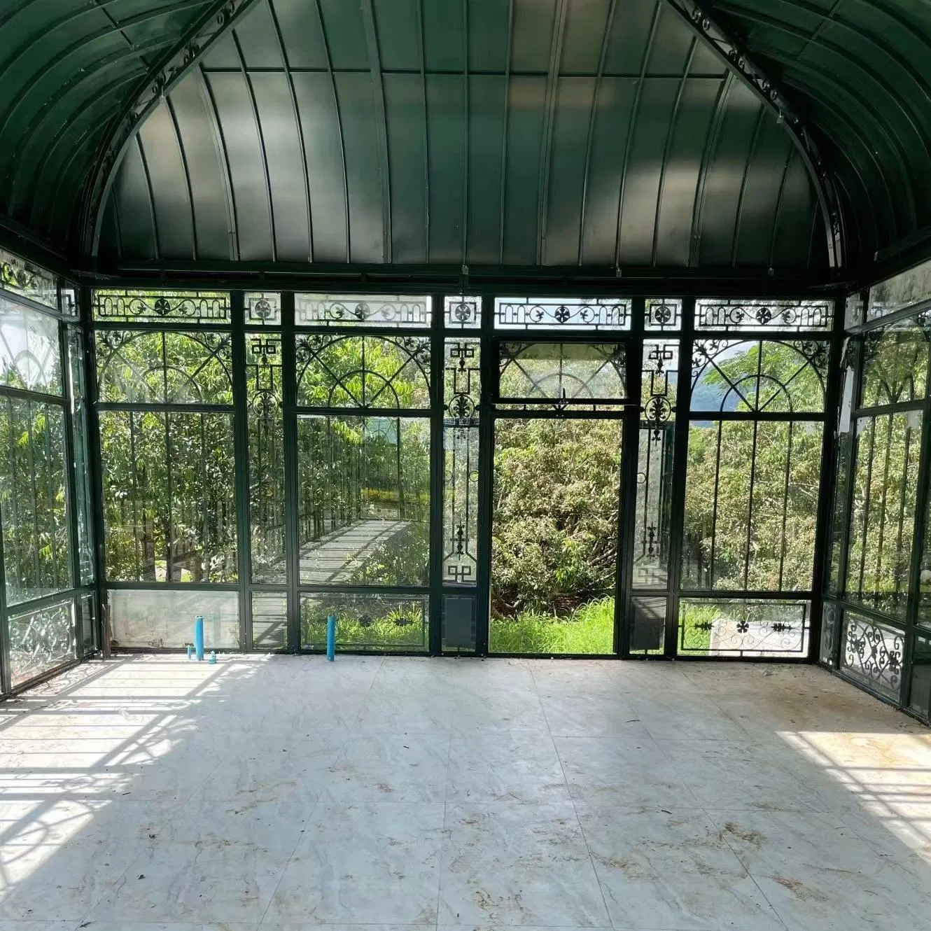 High-Quality Elegant Outdoor Garden Sunroom for Relaxing in The Sunshine