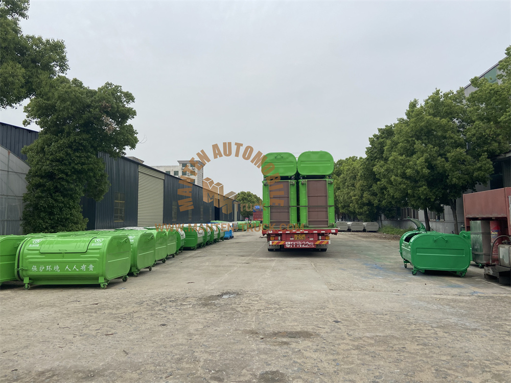 Контейнер для мусора уличный с крюком-захватом