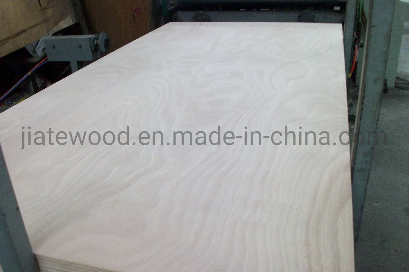 Okoume Furniture Board with Hardwood Core