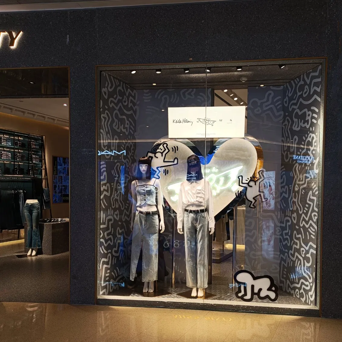 Customized Love Wings Chandelier Decoration Wedding Decoration Props Closed Window Display Props