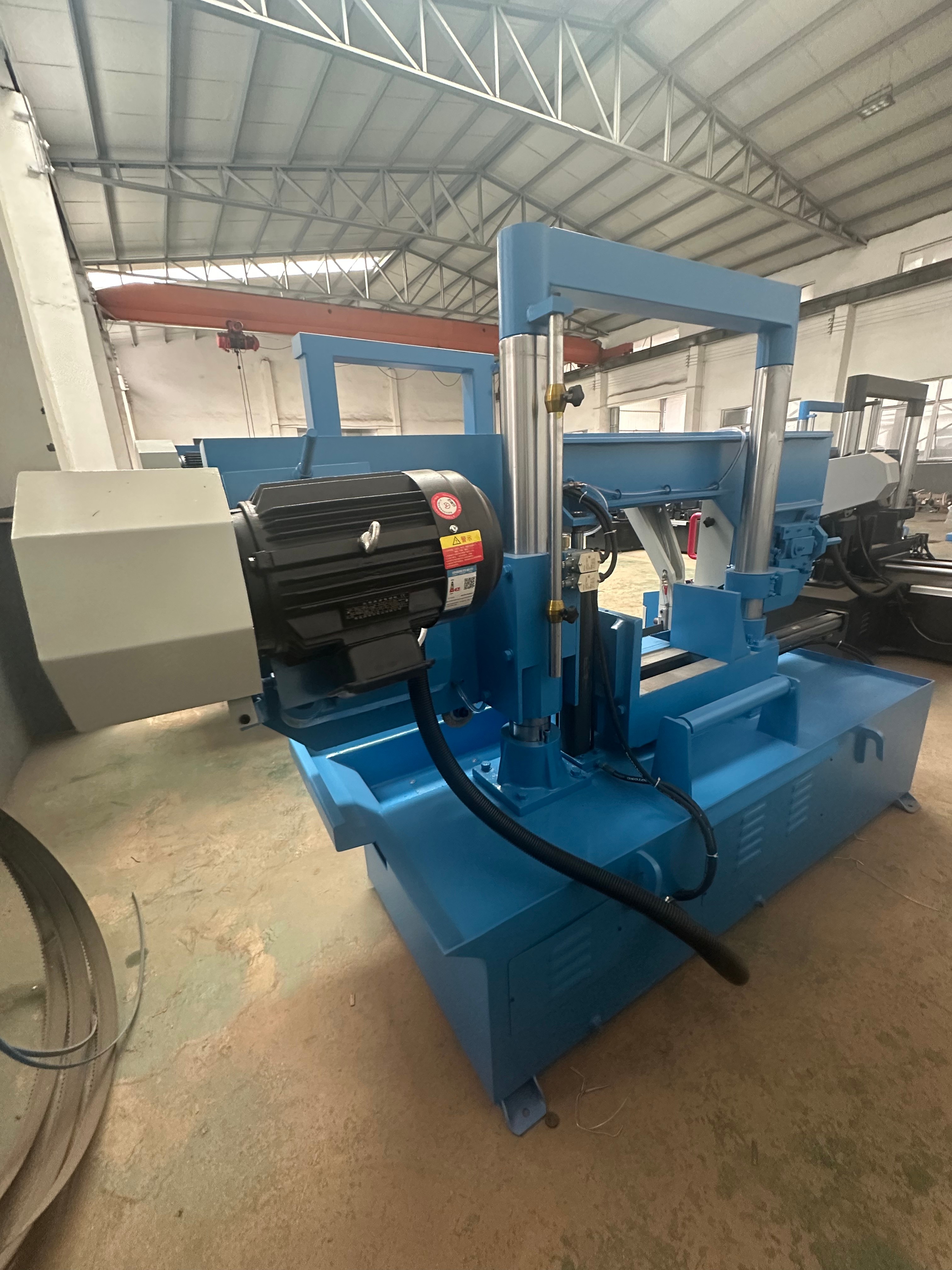 Ленточная пила по металлу ручная с редуктором