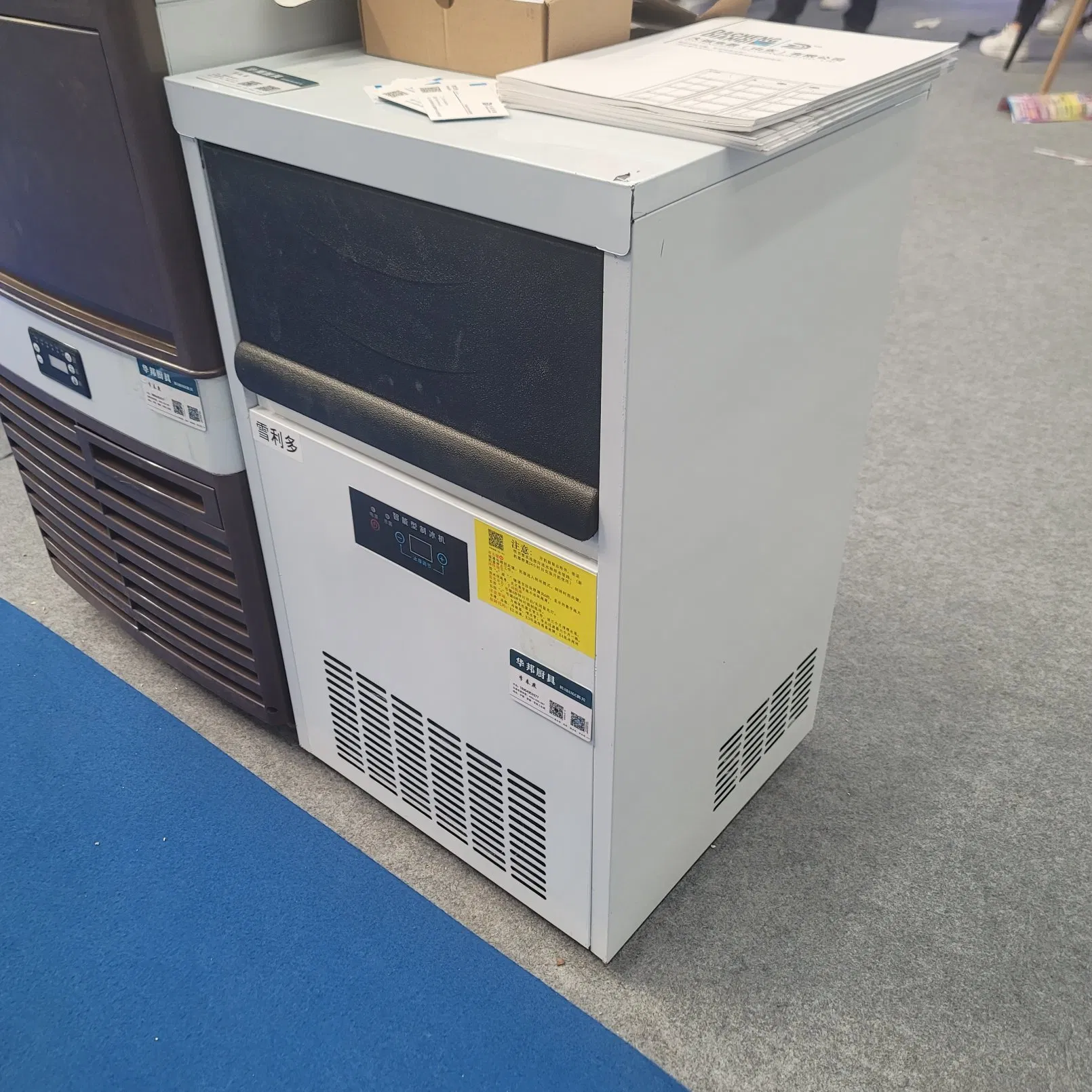 Commercial Industrial Bakery Store Ice Maker Thermoelectric Cube Ice Making Machine