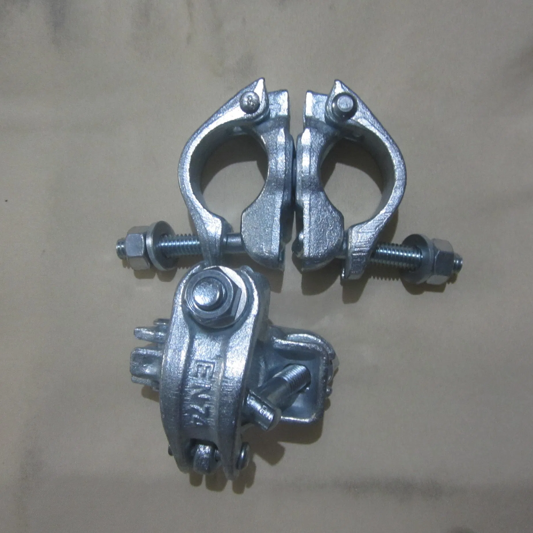 En 74 BS1139 Pressed Scaffold Fixed Scaffolding Forged Swivel Pipe Tube Couplers Scaffolding Accessories Durable Swivel Scaffolding Coupler Sleeve for Long-Last