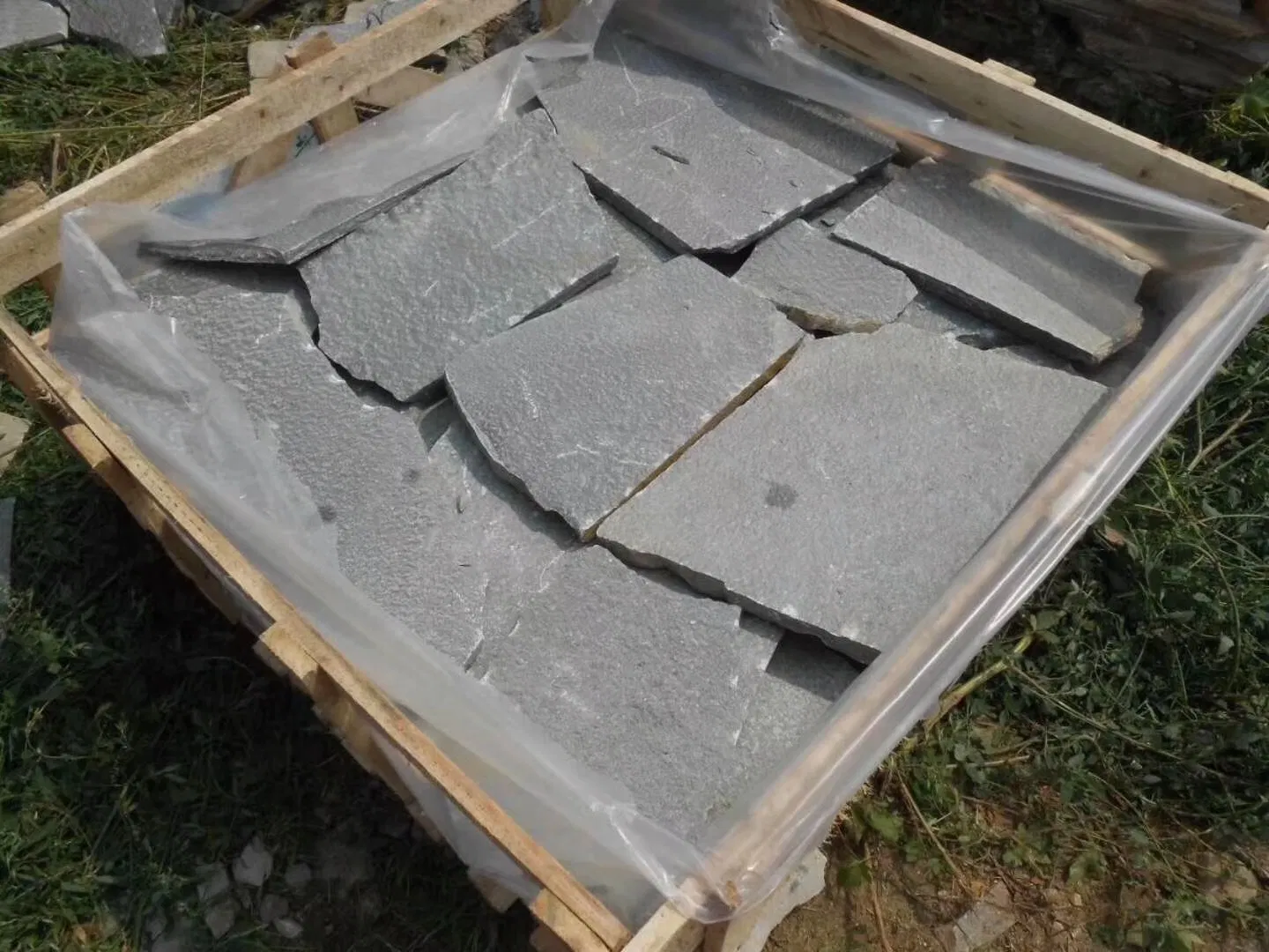 Wholesales Black Slate Irregular Garden Stepping Stones for Landscaping