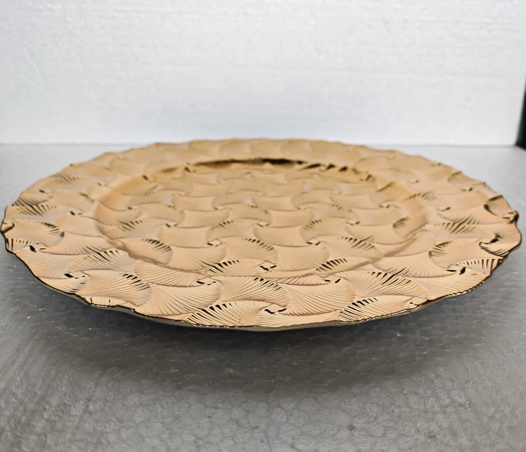 Elegant Round/Square Full Shell Pattern Decorative Dishware with Wholesale Price