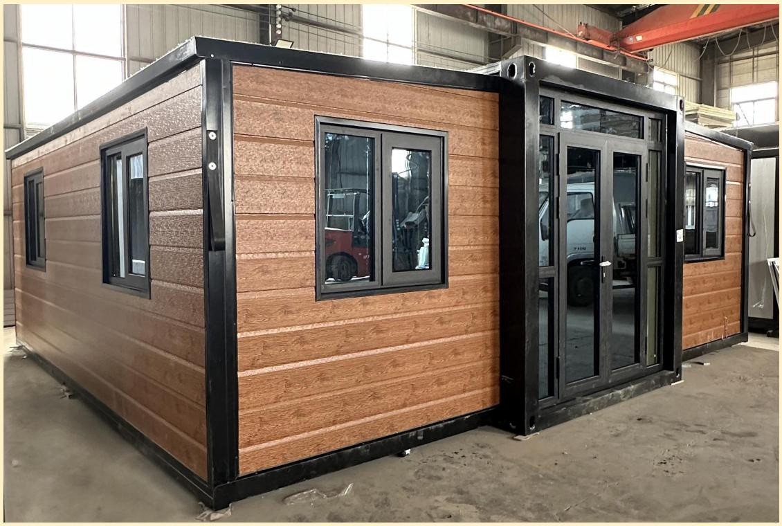 China Factory Wholesale Expandable Container House PVC Floor 5 Bedroom Prefabricated Home Container House for Season Saint