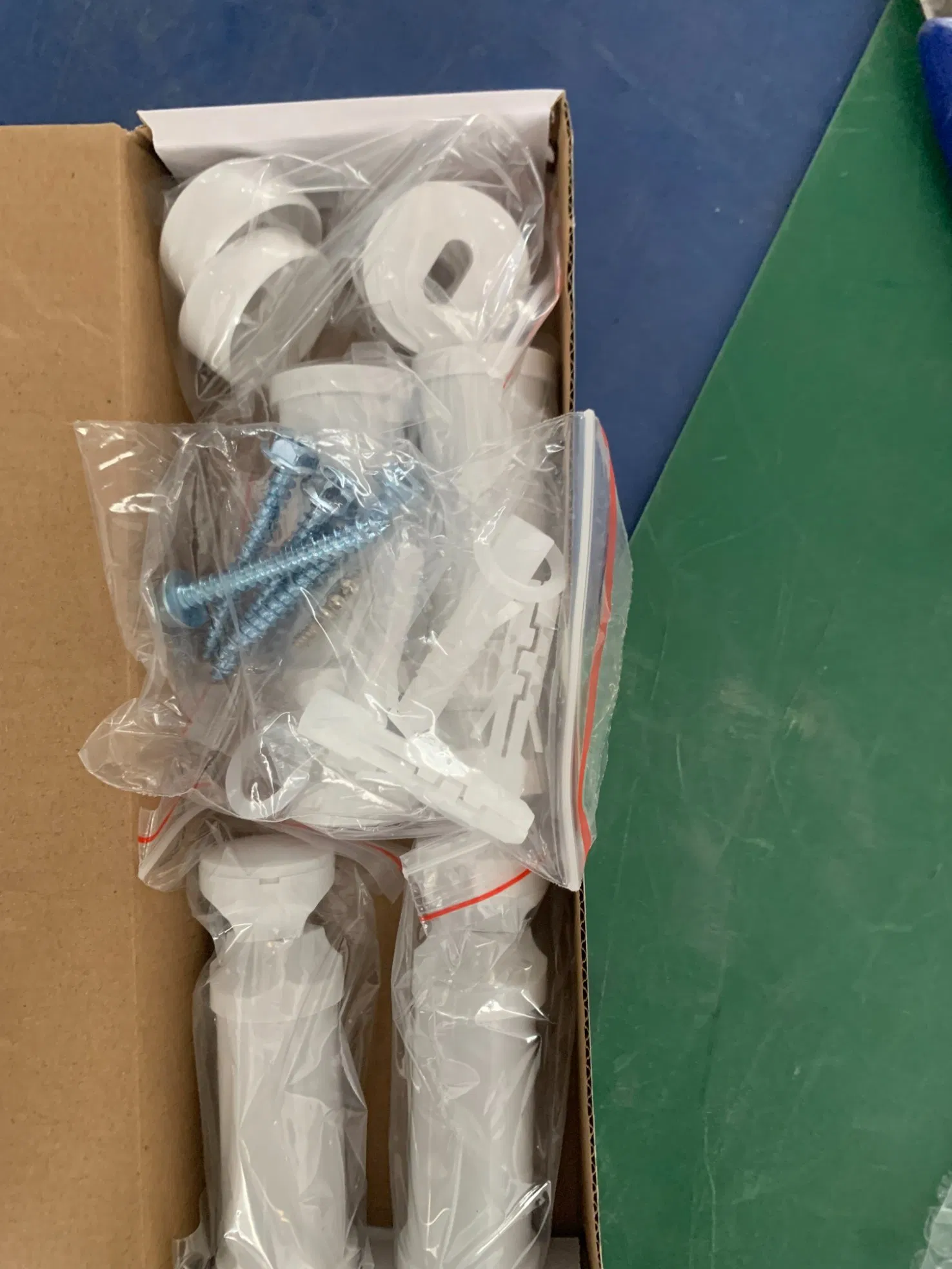 White Color Powder Coating Towel Rack Towel Radiator with Wall Mounting Hanger