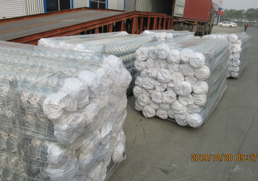 Factory Sell 15m Roll Chain Link Fence PVC Coated & Electro Galvanized Chain Link Fence