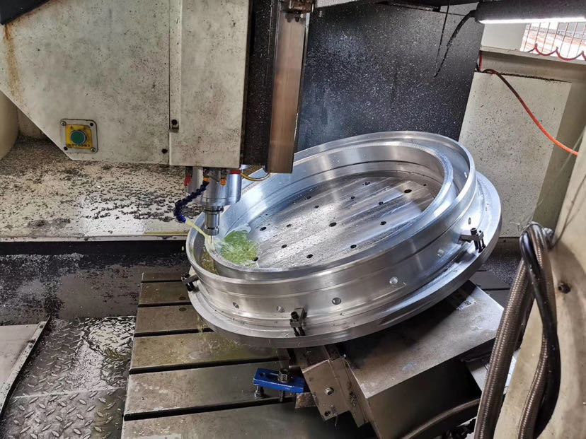 Автомобильные компоненты из алюминия, изготовленные методом литья под давлением и ЧПУ-обработкой