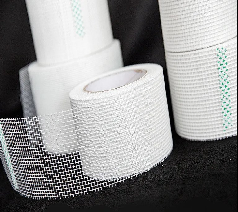 Alkaline Resistance Construction Material White Adhesive Fiberglass Mesh Tape Construction Grade with Cutting Service