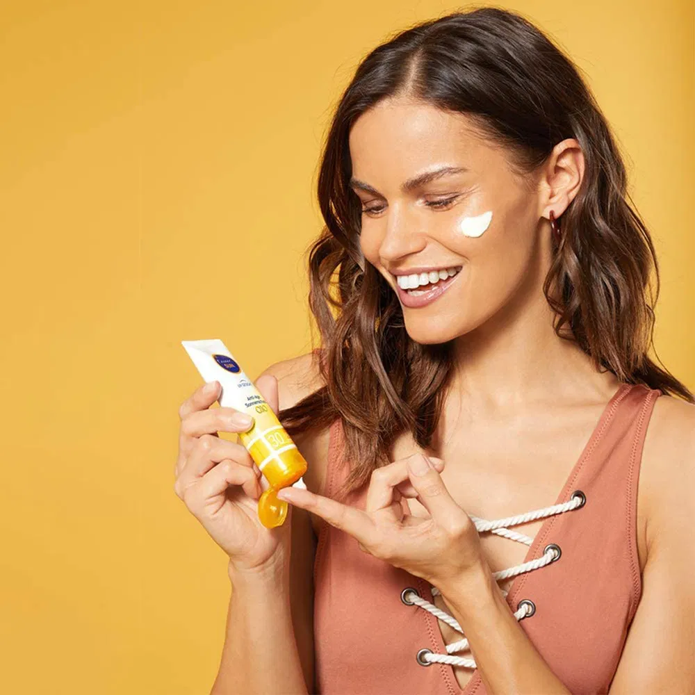 Factory Wholesale OEM Custom Anti-Aging and Anti-Pigmentation Facial Sunscreen