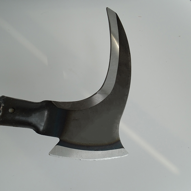 Factory Wholesale Long Metal Handle Farmer Reaping Tools Hook Axe Agriculture Tools Hand Sickle for Palm Harvest