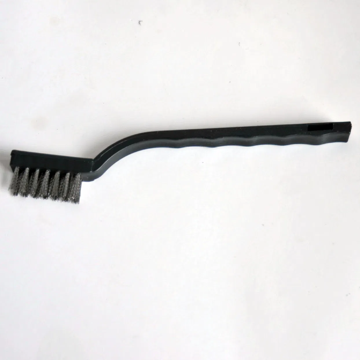 Щётка металлическая с пластиковой ручкой, черная