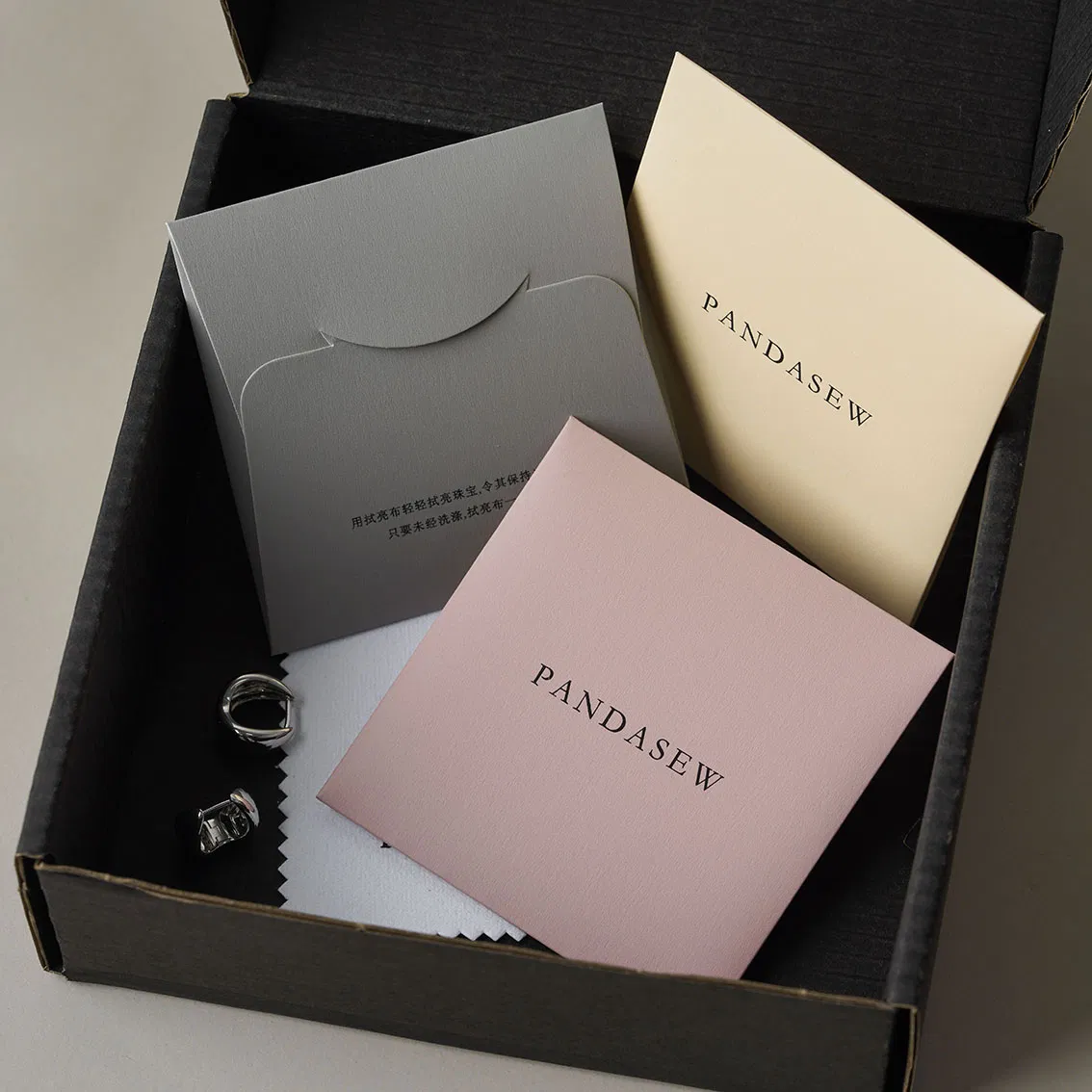 Pandasew Jewelry Custom Brand Logo Text Ink 8X8cm Printing Silver Polishing Cloth with Individual Pink Beige Ivory Black White Gray Paper Packaging Case