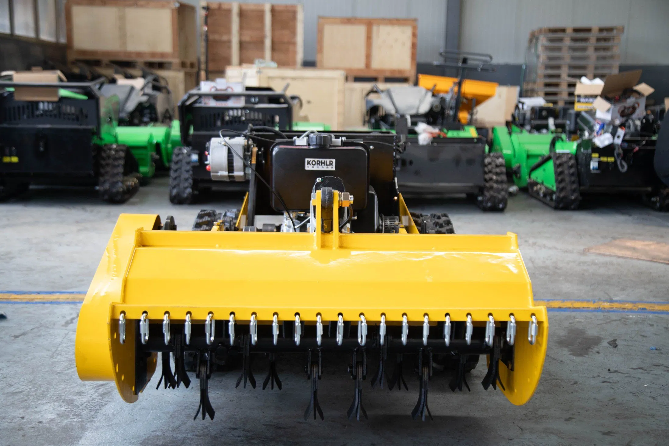 Мощная газонокосилка с аккумулятором и противоскользящим покрытием