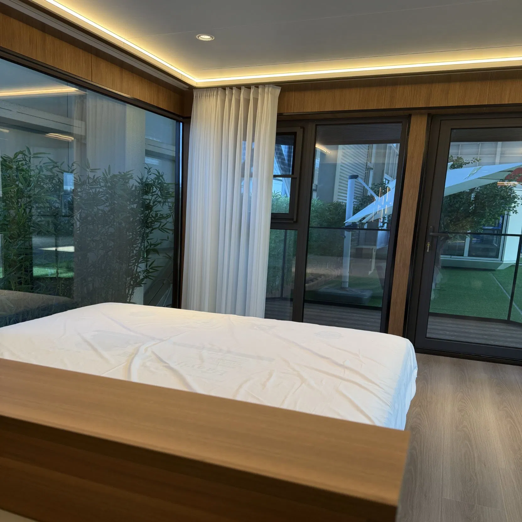 Mobile 8.5m Space Capsule House Prefab Capsule House for Hotel Office