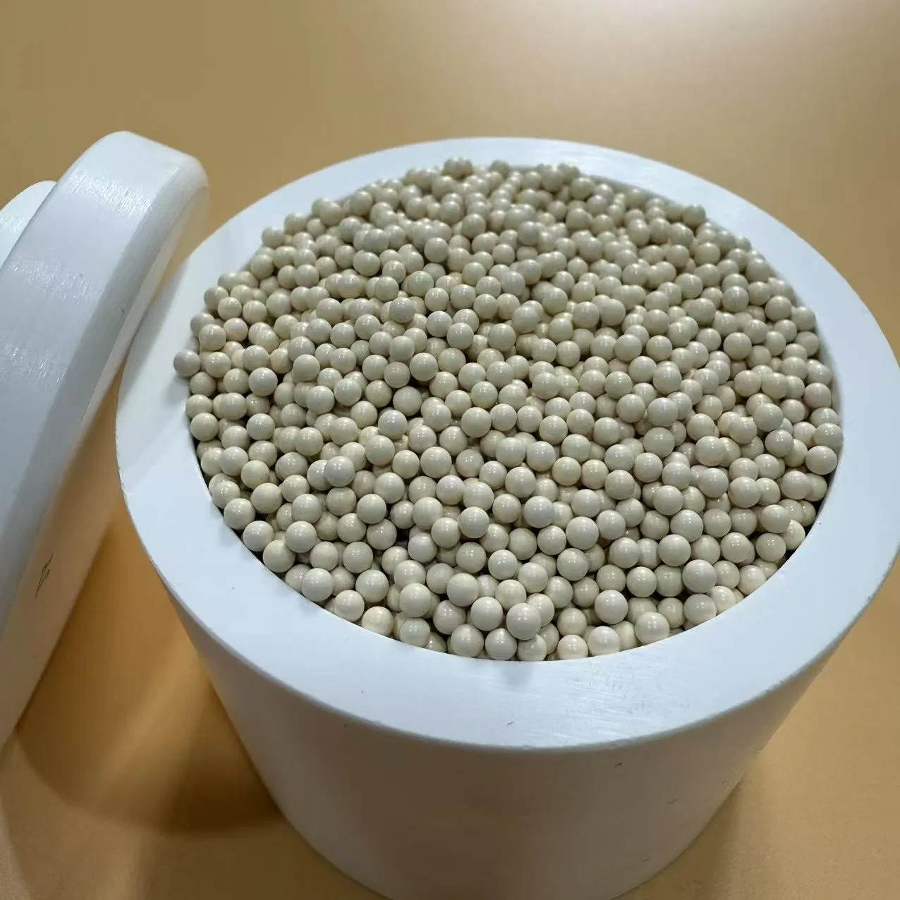 Zirconia and Alumina Composite Ceramic Beads for Precision Grinding Media Use