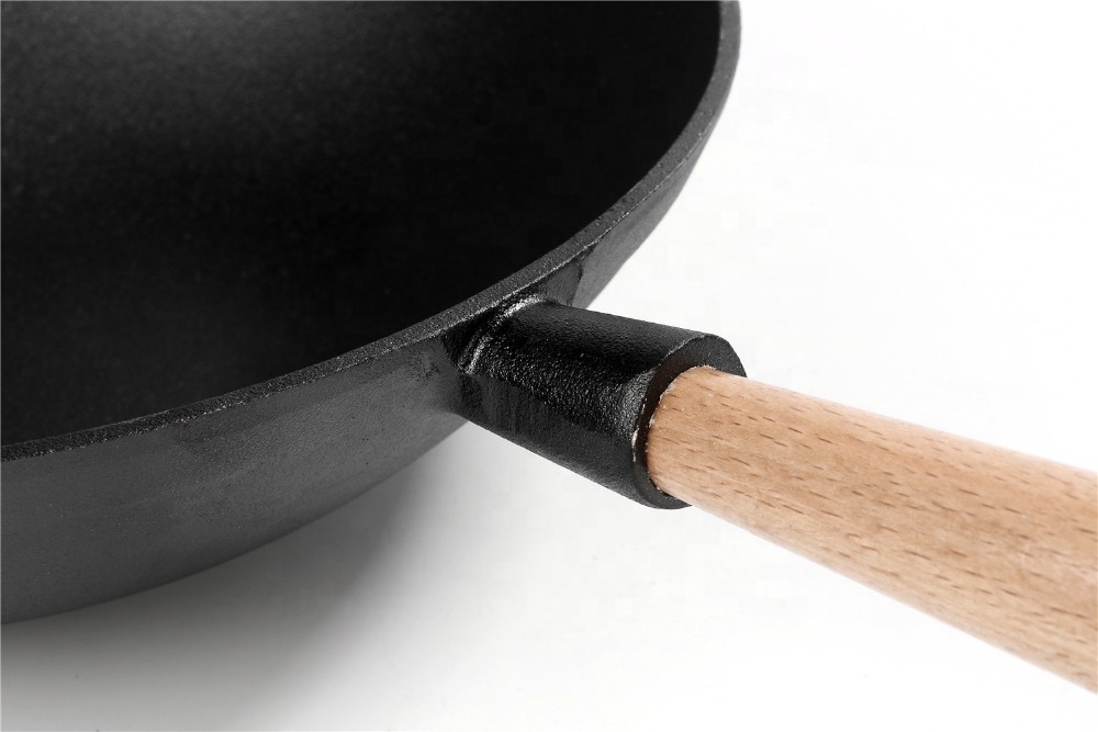 Чугунная сковорода вок 31 см с деревянной ручкой