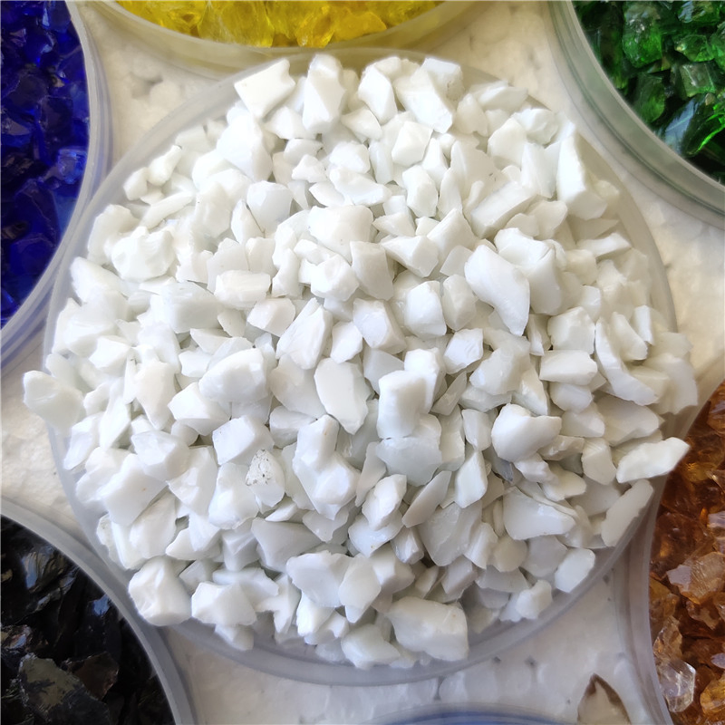 Vivid Green Decorative Glass Gravel - Weather Resistant Crushed Glass for Architectural Decoration