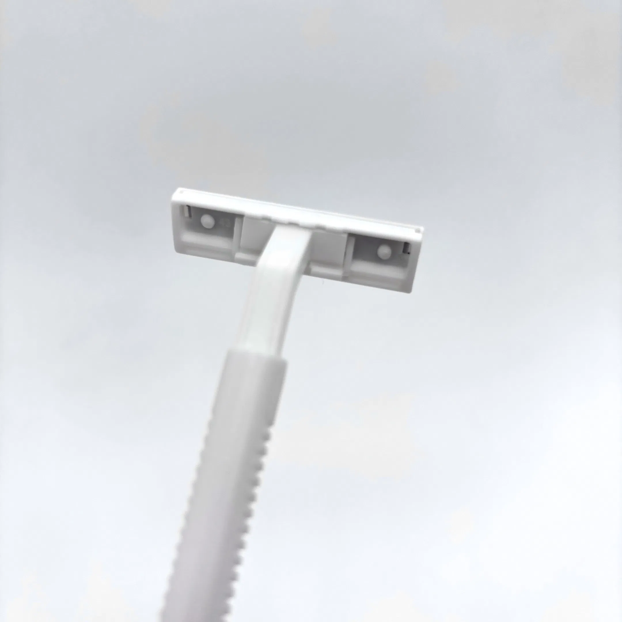 White Razor with 2-Layer Stainless Steel Blades, Non-Slip Grip 06