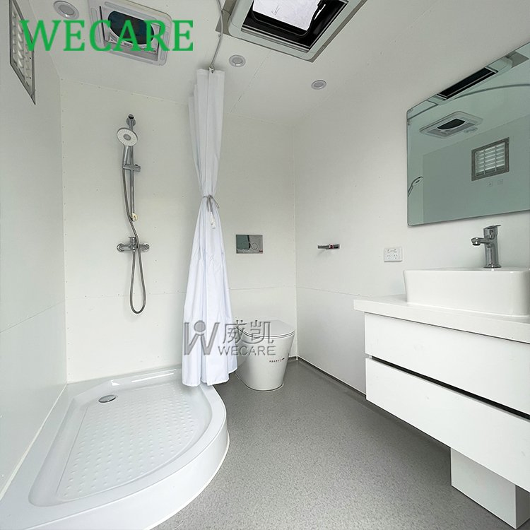 Wecare China Manufacturer Mobile Toilet Outdoor Luxury Portable Toilets Trailer Price 2 Stall Portable Restroom Trailer for Sale