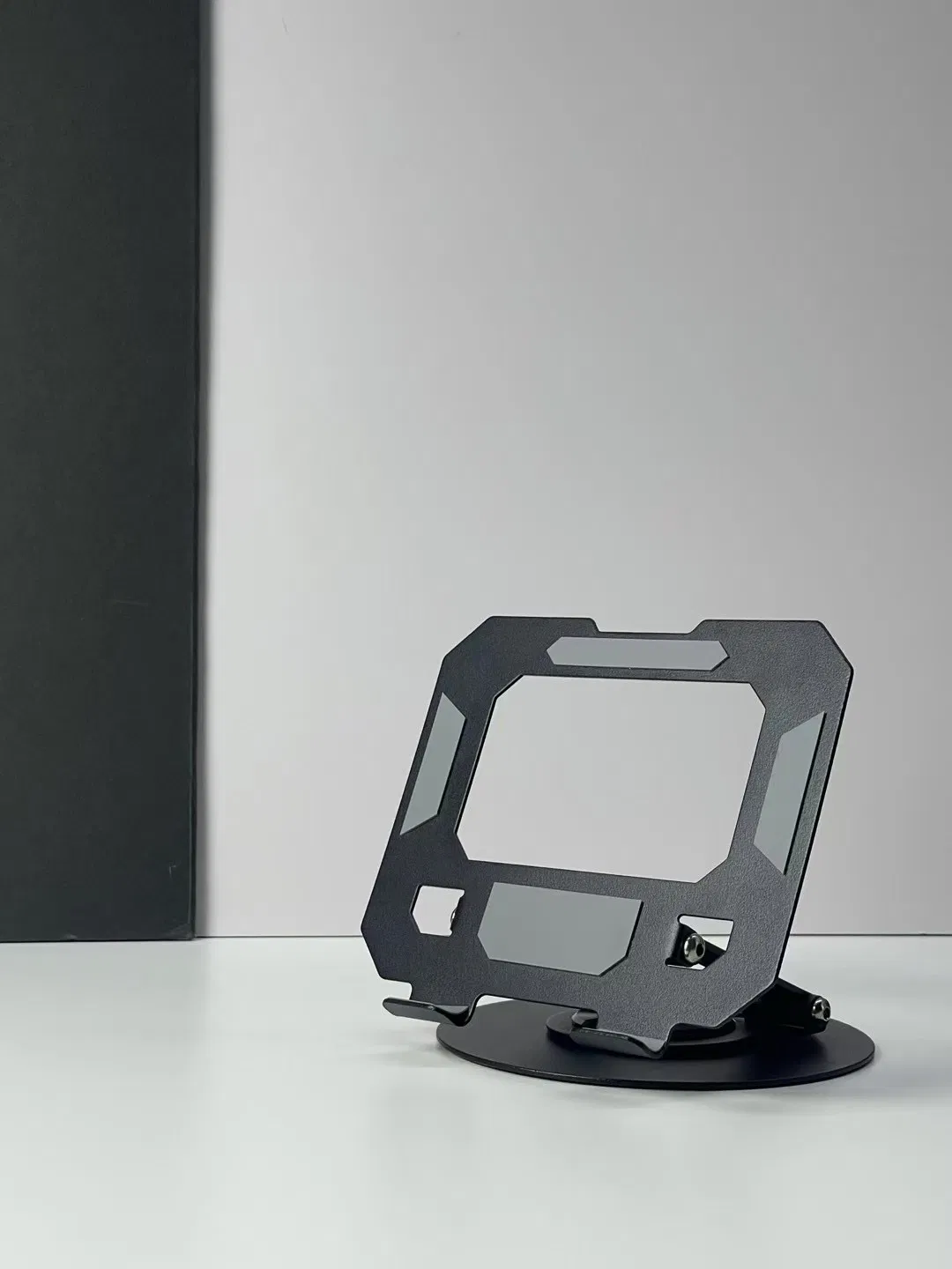 Регулируемая металлическая подставка для планшета