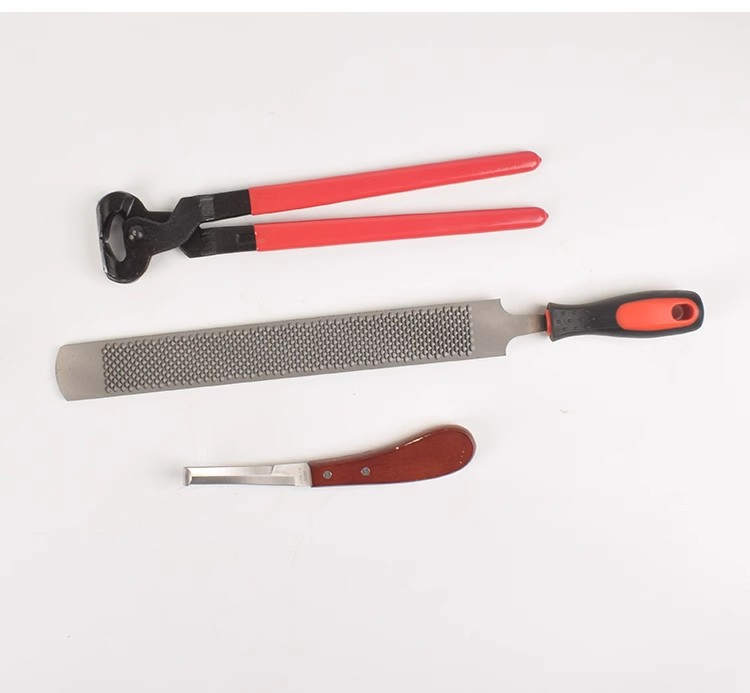 Набор для обрезки копыт у лошадей и КРС