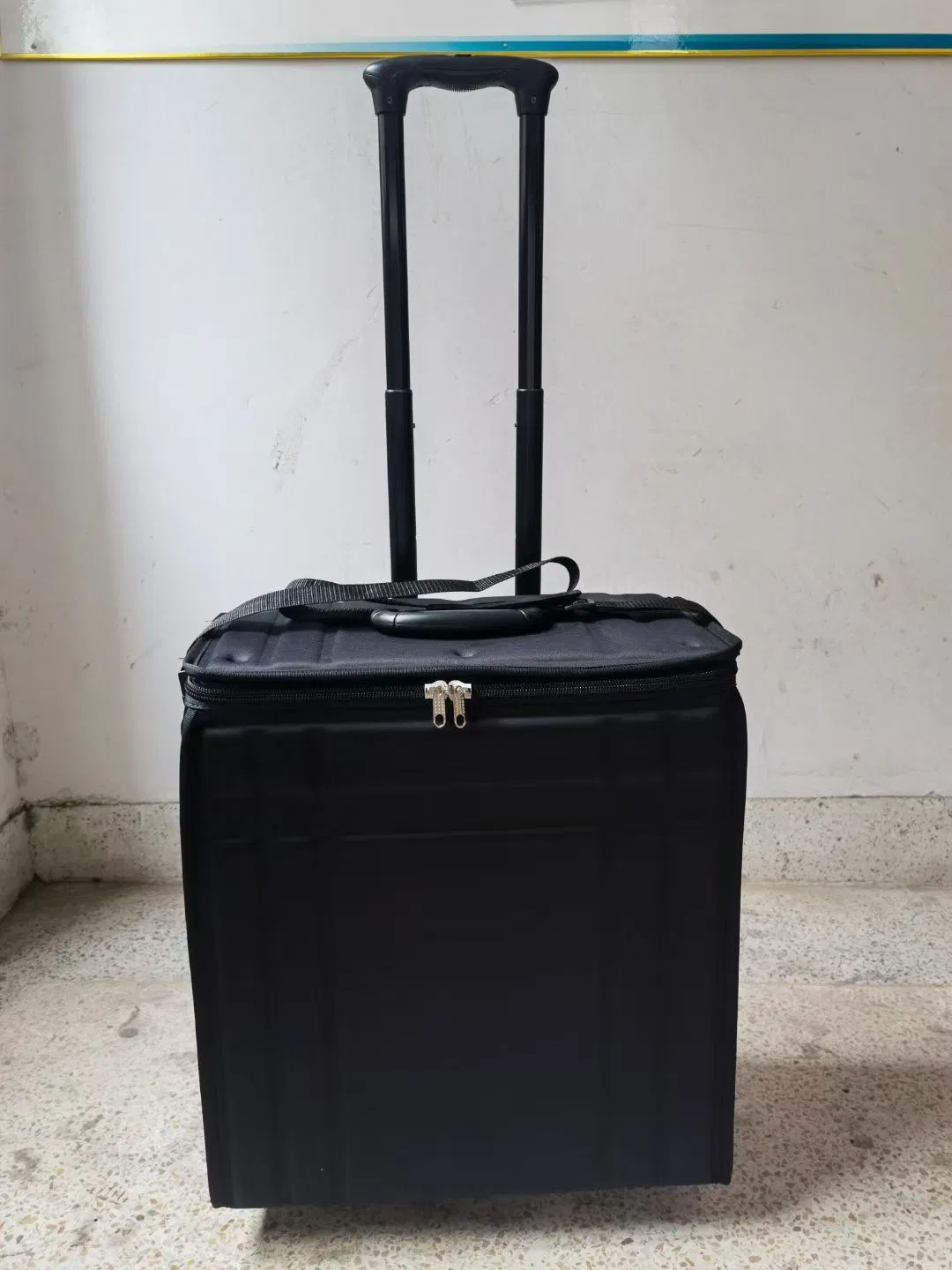 Large Retail Trolley Case Multiple Optical Frame and Sunglasses Eyewear Display Puller Suitcase