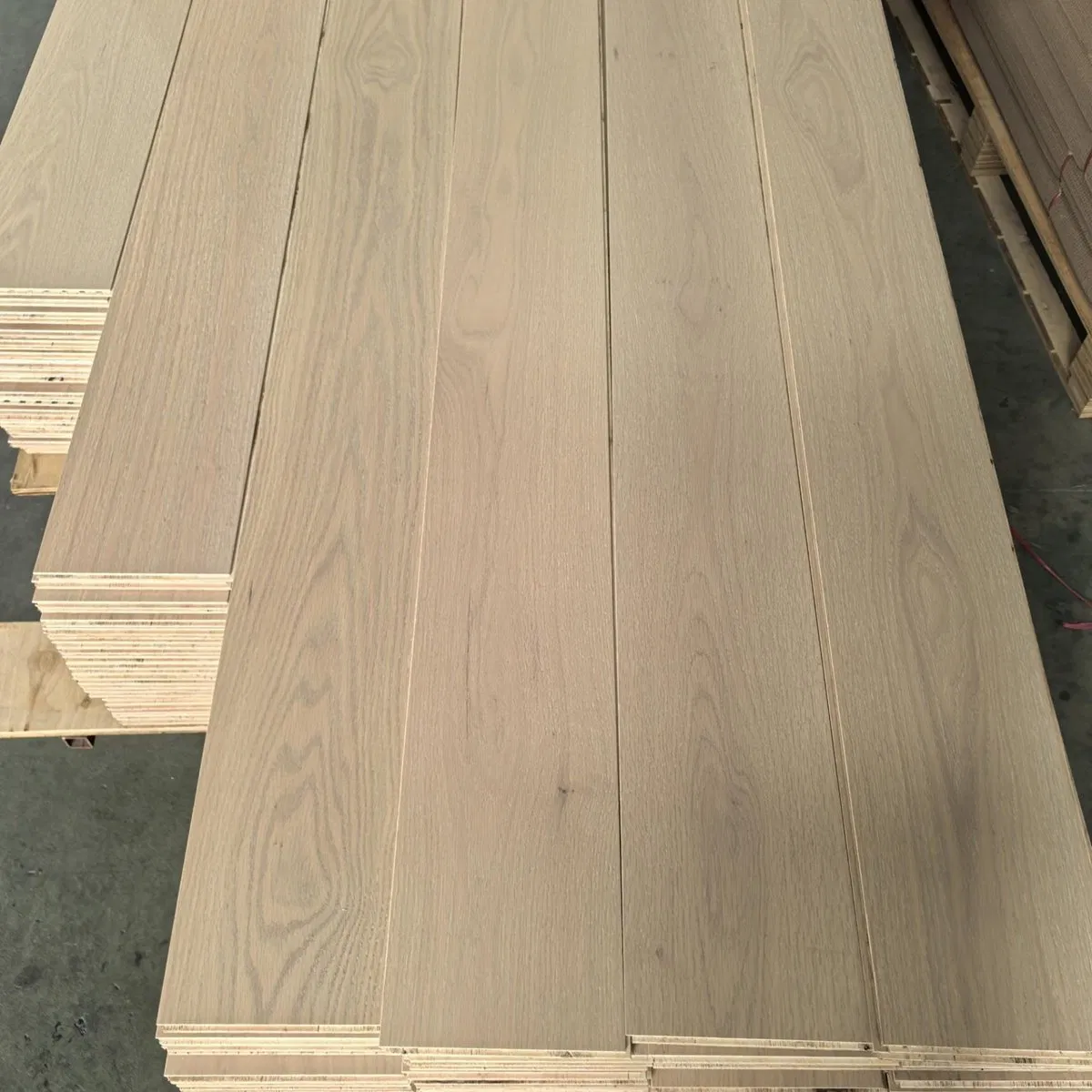 High End Multilayered Oak Indoor Hardwood European White Oak 18mm Wood Flooring Engineered Flooring