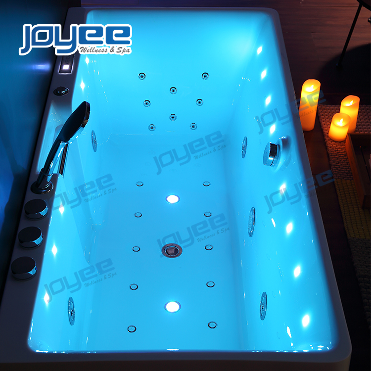 Угловая акриловая ванна Jacuzzi с гидромассажем и душем