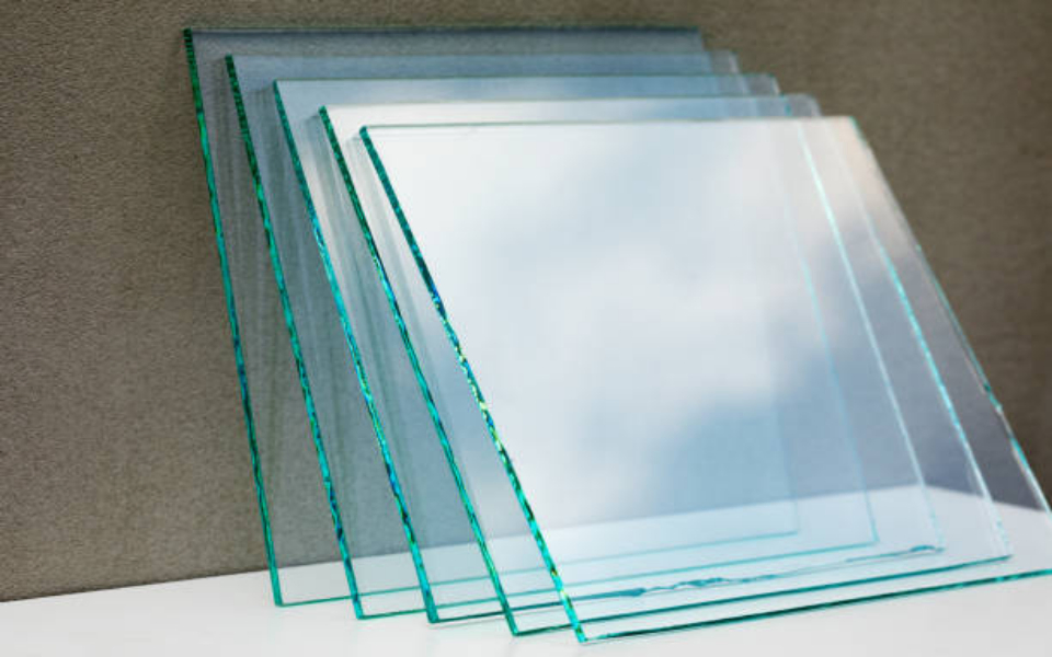 Electrically Insulating 4mm/6mm/10mm/19mm Flat/Curved Borosilicate Glass for Electronics/Power Equipment Price