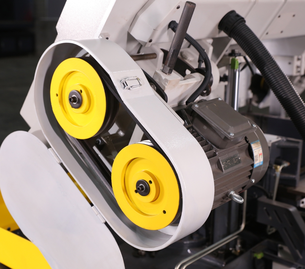 Ленточная пила по металлу полуавтоматическая угловая 0-45 градусов