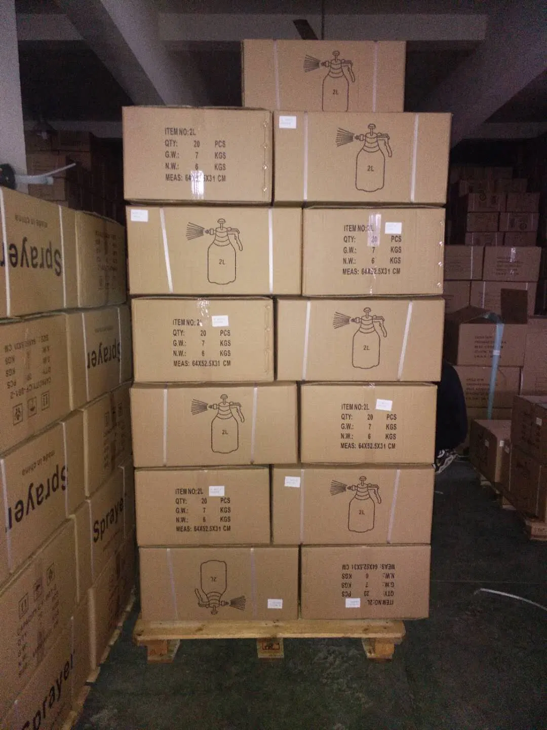 2 Liter PE Quality Garden and House Use Plastic Water Botttle Hand/Manual Trigger Pressure Sprayers