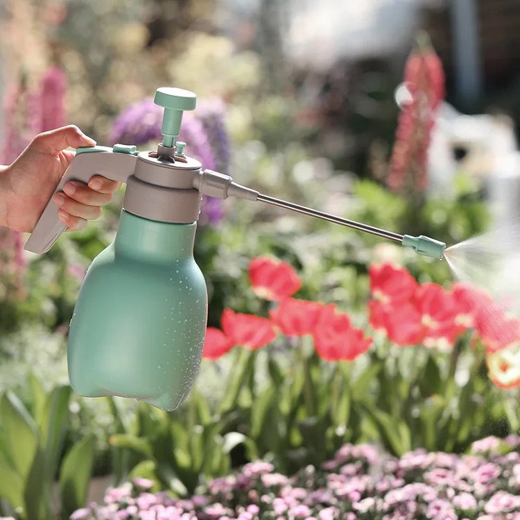 Wholesale 1 Liter Household Sprayer Pneumatic Watering Can Garden Tools