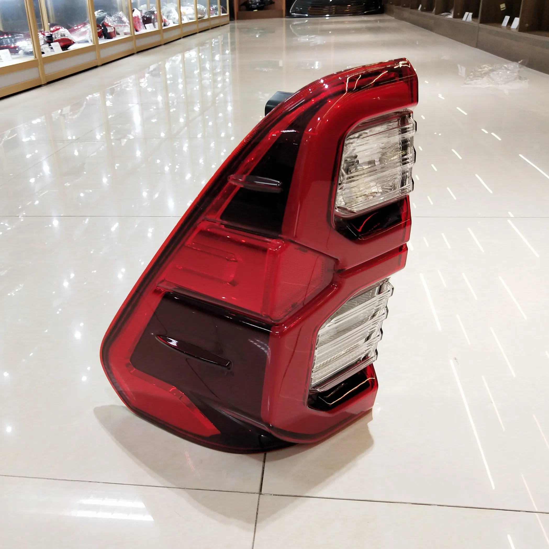 Задний фонарь для Toyota Hilux Revo/Rocco (с 2020 года)