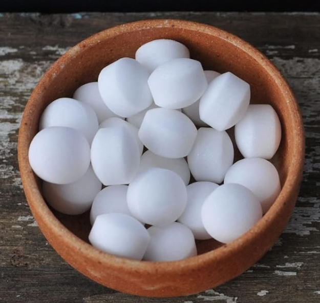 Good Price Naphthalene Moth Balls for Clothes Bathroom Wardrobe - Packs of 25kg