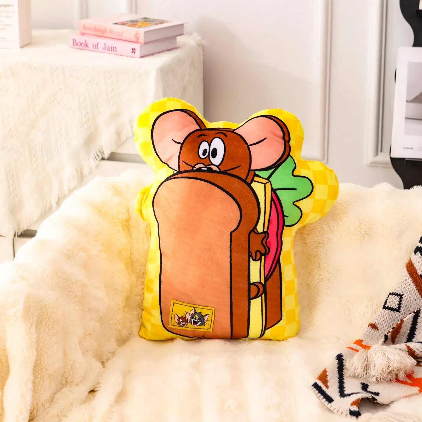 Cheap Custom Pillow PP Cotton Comfortable Hugging Different Shape Throw Pillow Covers