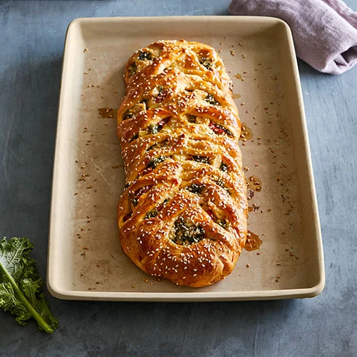 Versatile Stoneware Bakeware for Artisan Bread and Pastries