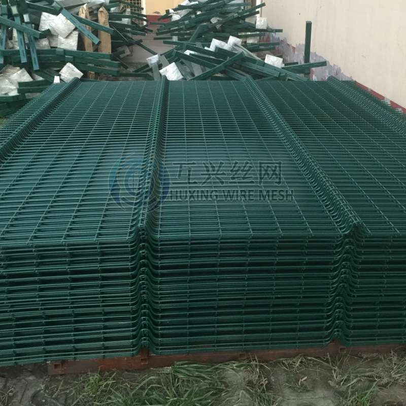 Customized Various Beautiful Color Galvanized Powder Coating Sturdy Steel Pole Durable High Security Welded Mesh Panel Airport Fence