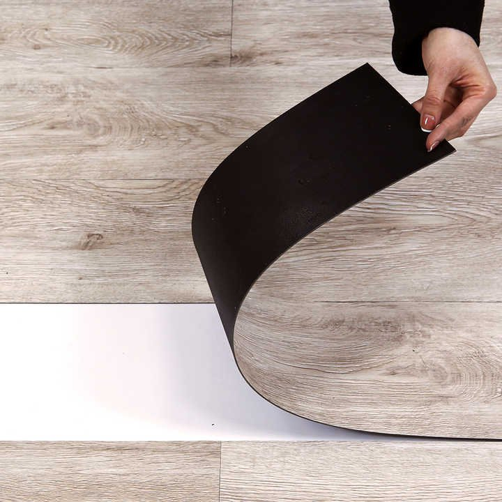 Водостойкий противоскользящий виниловый ламинат под дерево