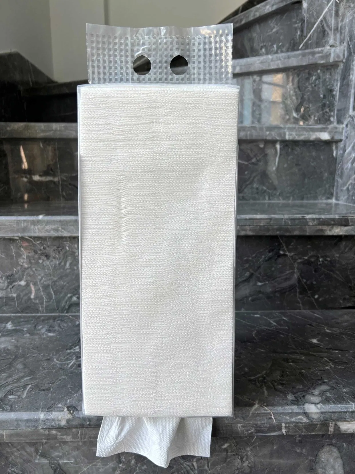 Custom Packing Virgin Wood Pulp Home and Bathroom Use Hanging Tissue Paper