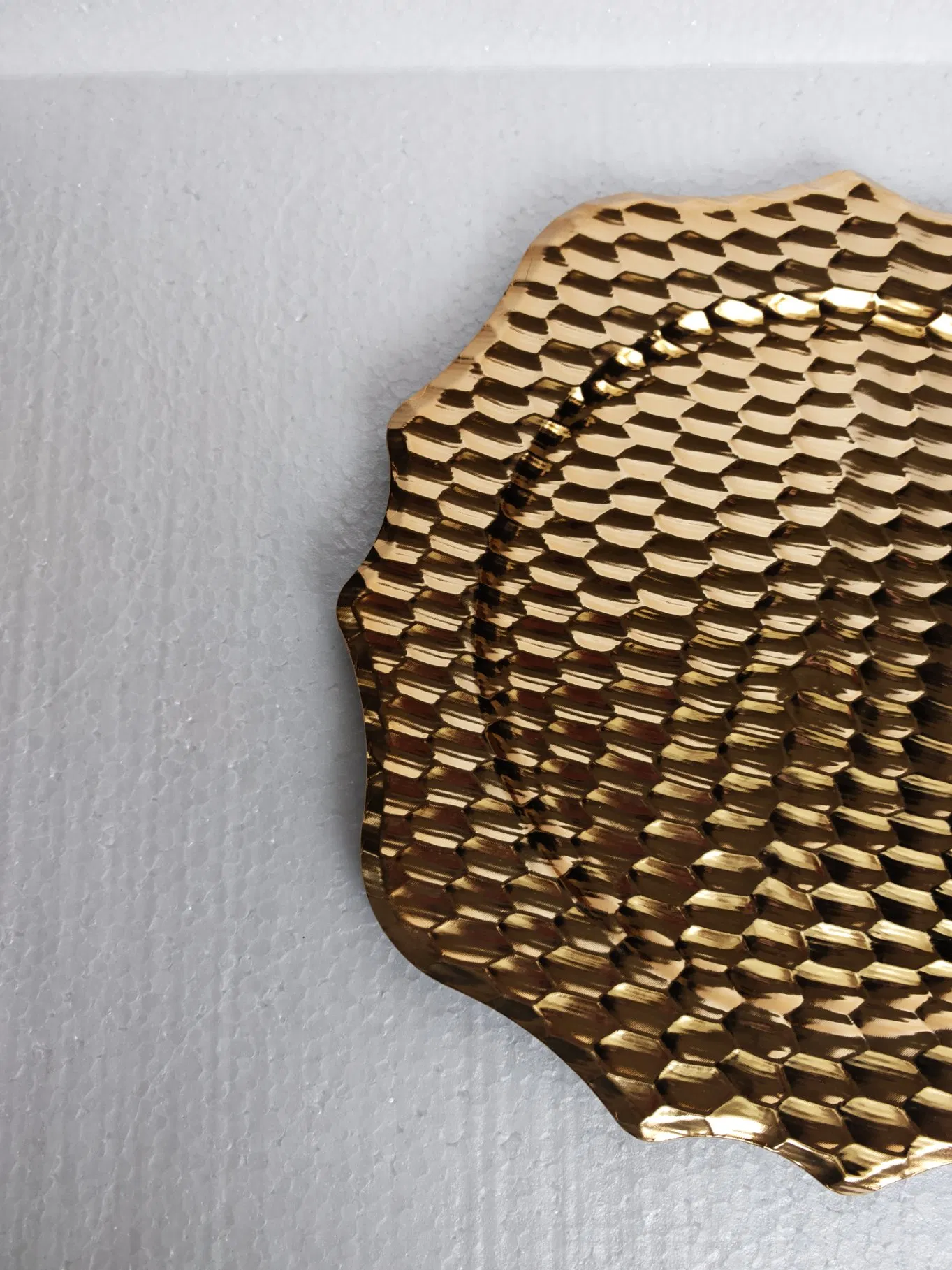 OEM Customized Available Gold/Silver/Red Plastic Full Honeycomb Disposable Plate