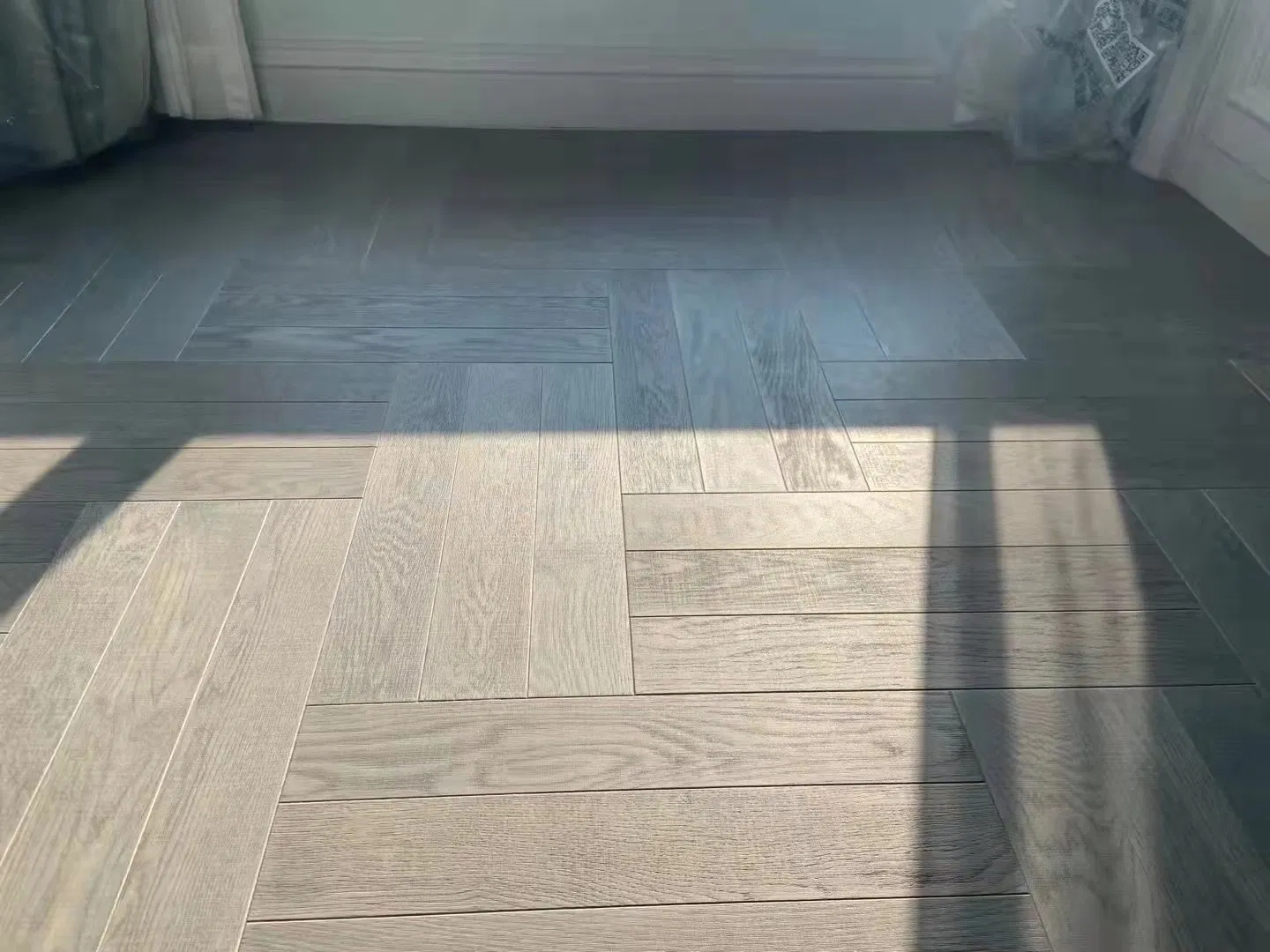 Industrial Indoor/Outside Waterproof Italian Modern Herringbone Oak Wood Flooring Manufacturer