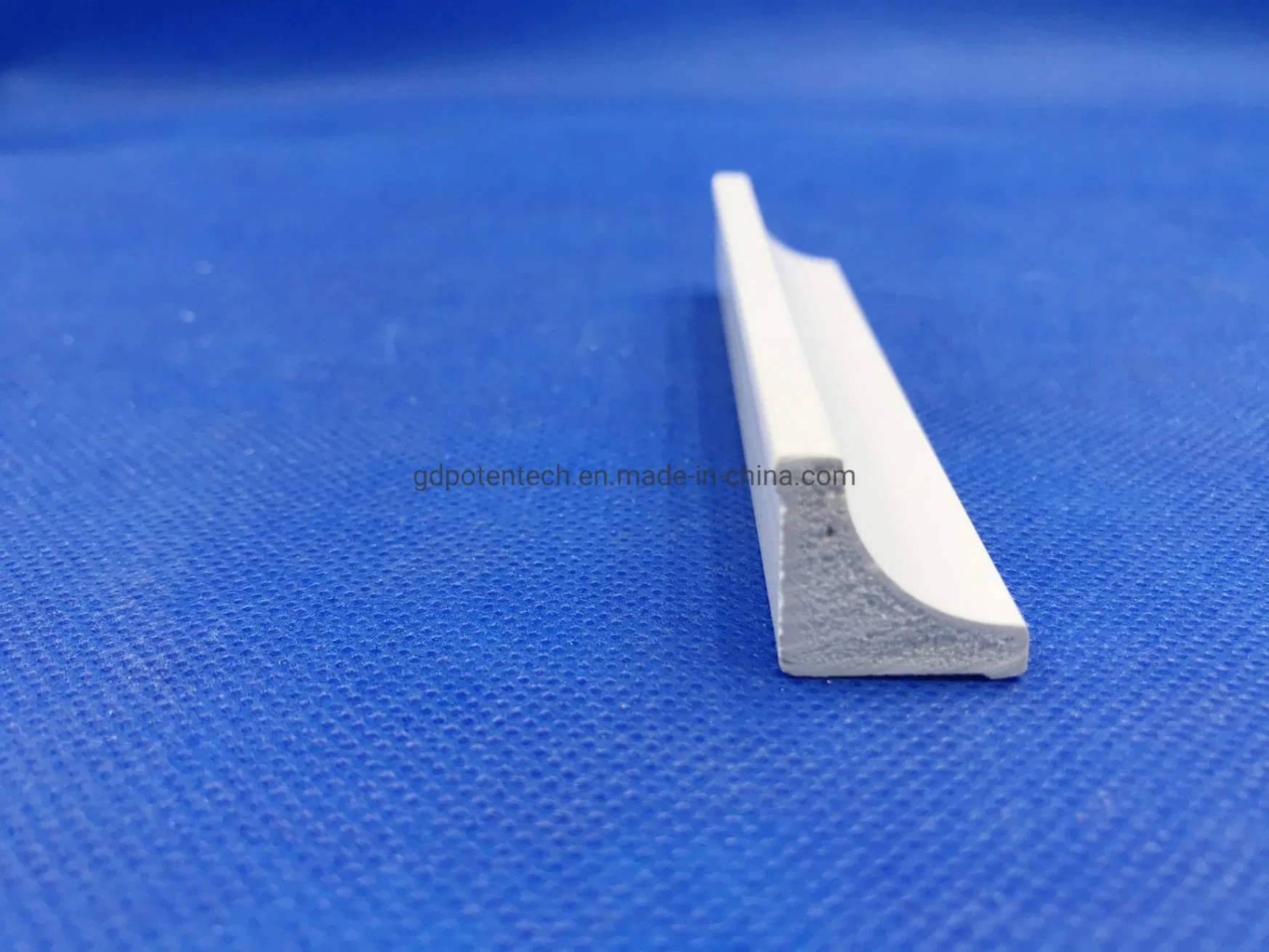 High Quality Decorative PVC Foam Laminzted Moulding in Hot Sale