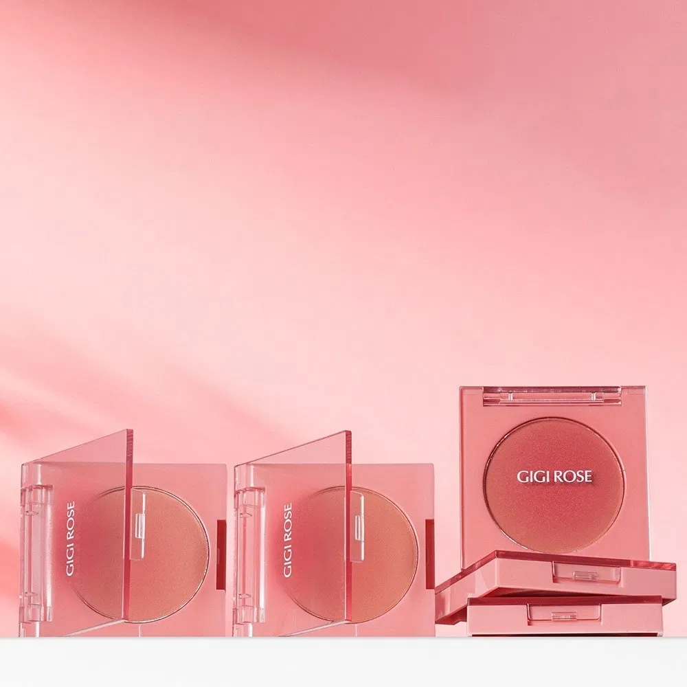 Soft Finish Skin-Friendly Monochrome Luxury Blush Palette for Family Dinners