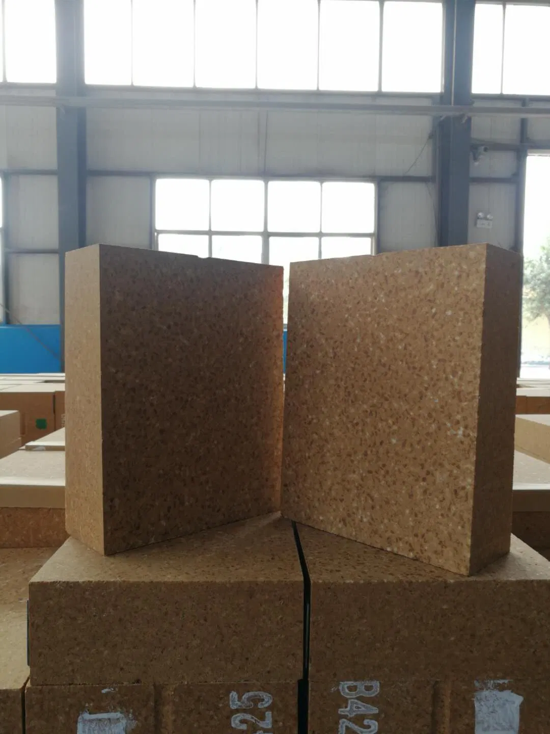 Огнеупорный кирпич магнезитовый MLJ85